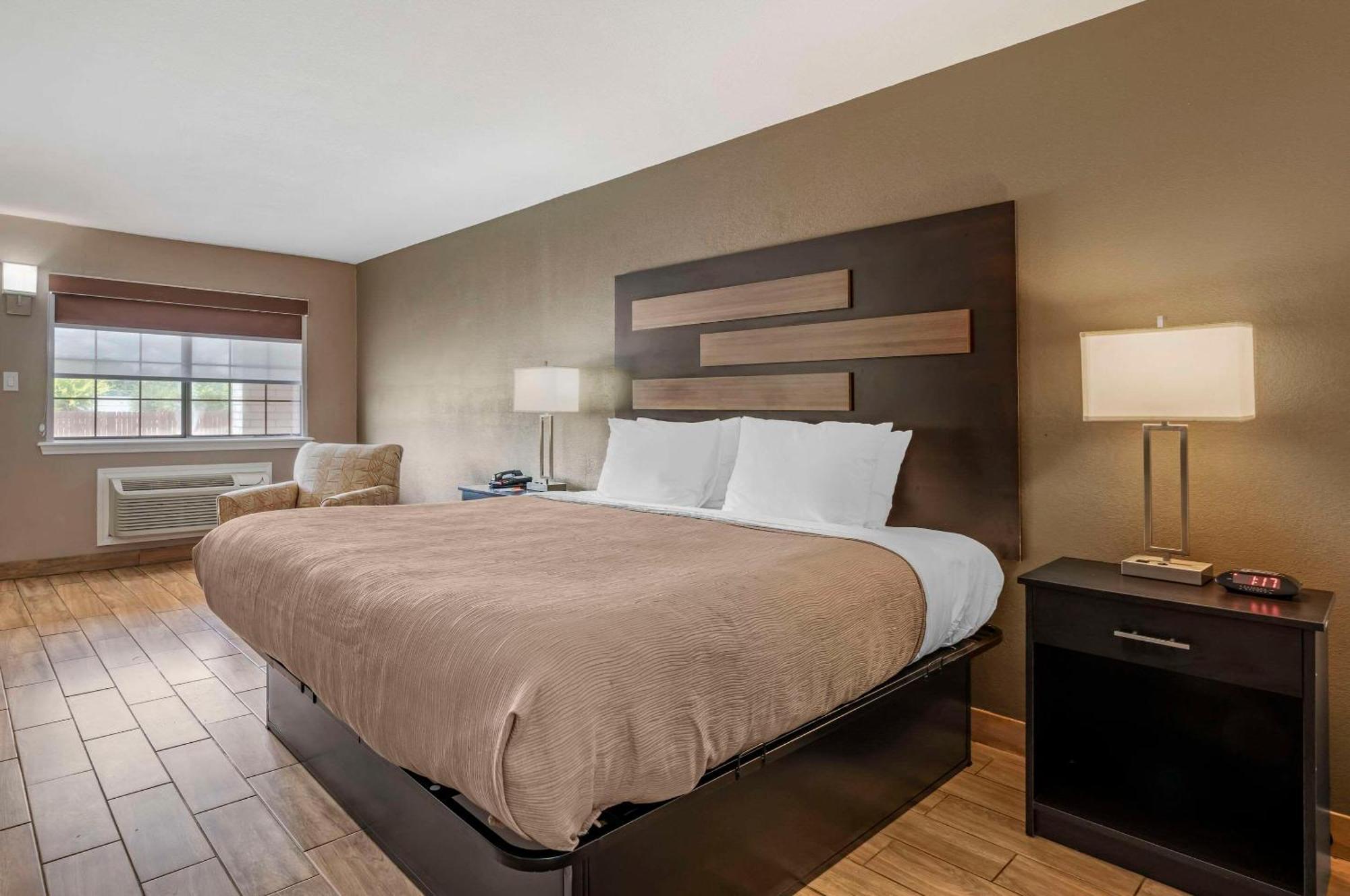 Quality Inn & Suites New Boston Exterior photo